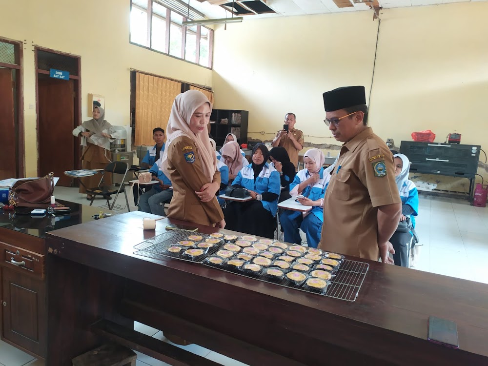 Supervisi Pelatihan Pembuatan Kue & Roti